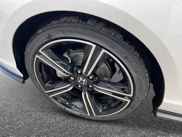Honda Accord Sedan Vehicle Full-screen Gallery Image 11