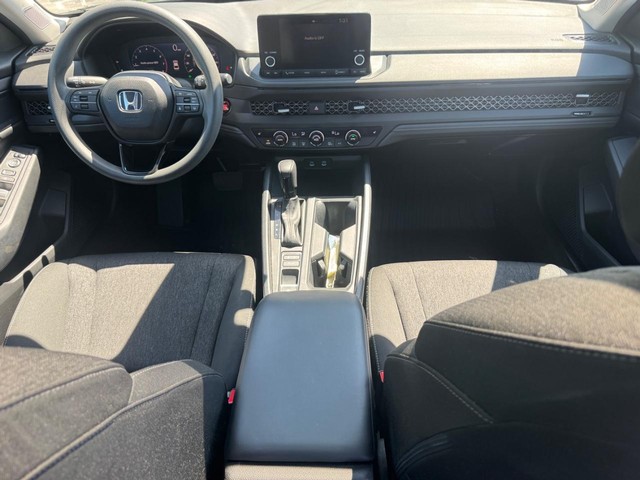 Honda Accord Sedan Vehicle Full-screen Gallery Image 10