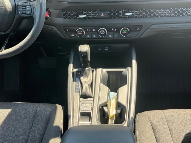 Honda Accord Sedan Vehicle Full-screen Gallery Image 13