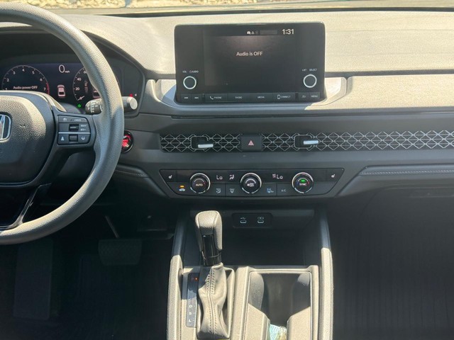 Honda Accord Sedan Vehicle Full-screen Gallery Image 14