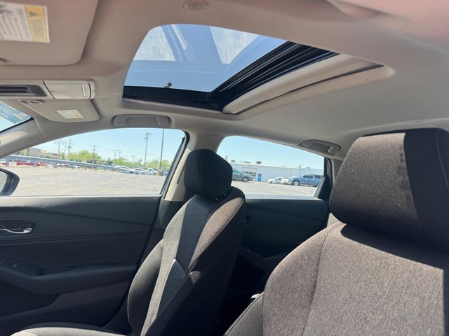 Honda Accord Sedan Vehicle Full-screen Gallery Image 17