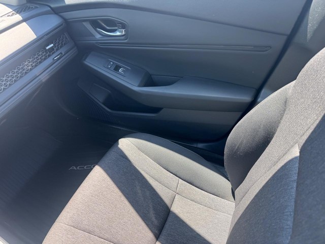 Honda Accord Sedan Vehicle Full-screen Gallery Image 18