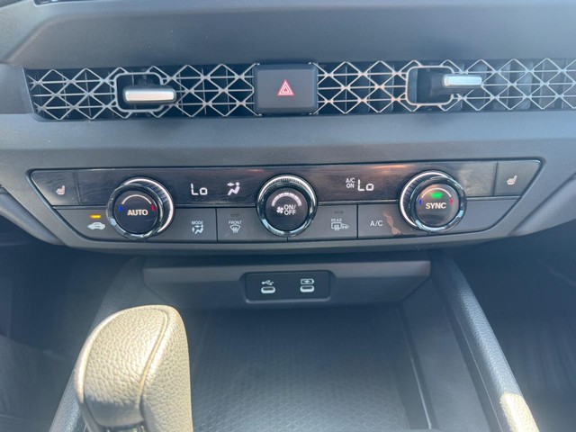 Honda Accord Sedan Vehicle Full-screen Gallery Image 24