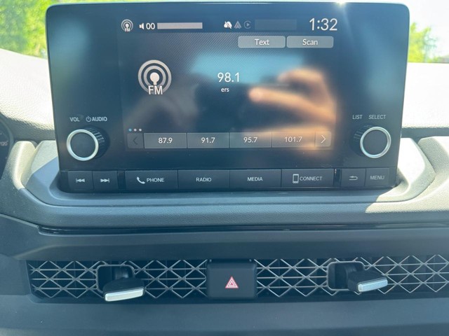 Honda Accord Sedan Vehicle Full-screen Gallery Image 26