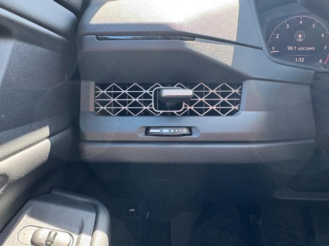 Honda Accord Sedan Vehicle Full-screen Gallery Image 29