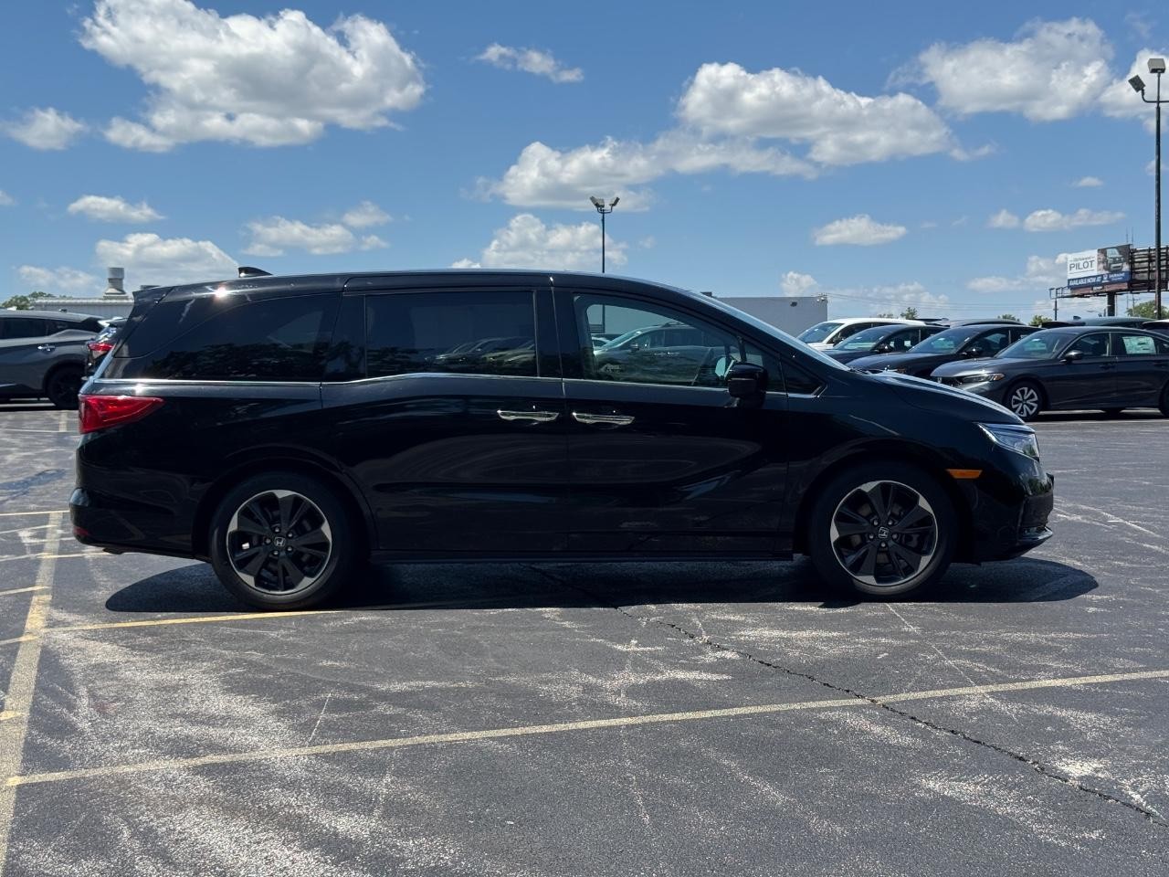 Honda Odyssey Vehicle Full-screen Gallery Image 03