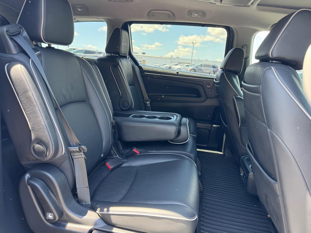 Honda Odyssey Vehicle Full-screen Gallery Image 11