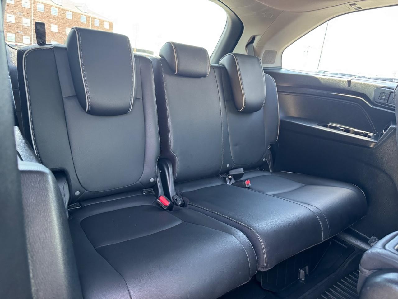 Honda Odyssey Vehicle Full-screen Gallery Image 12