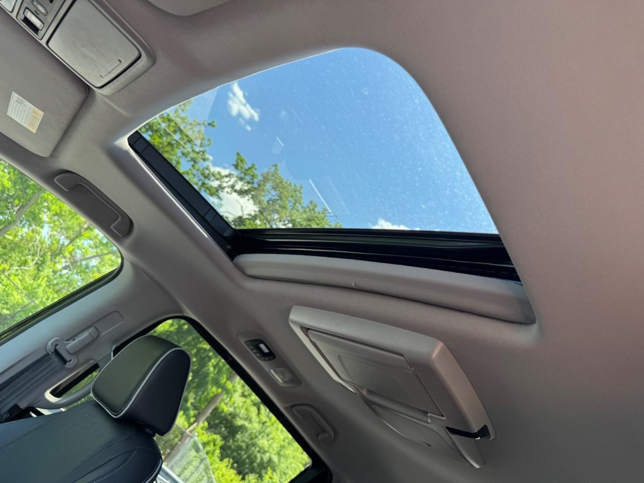 Honda Odyssey Vehicle Full-screen Gallery Image 21