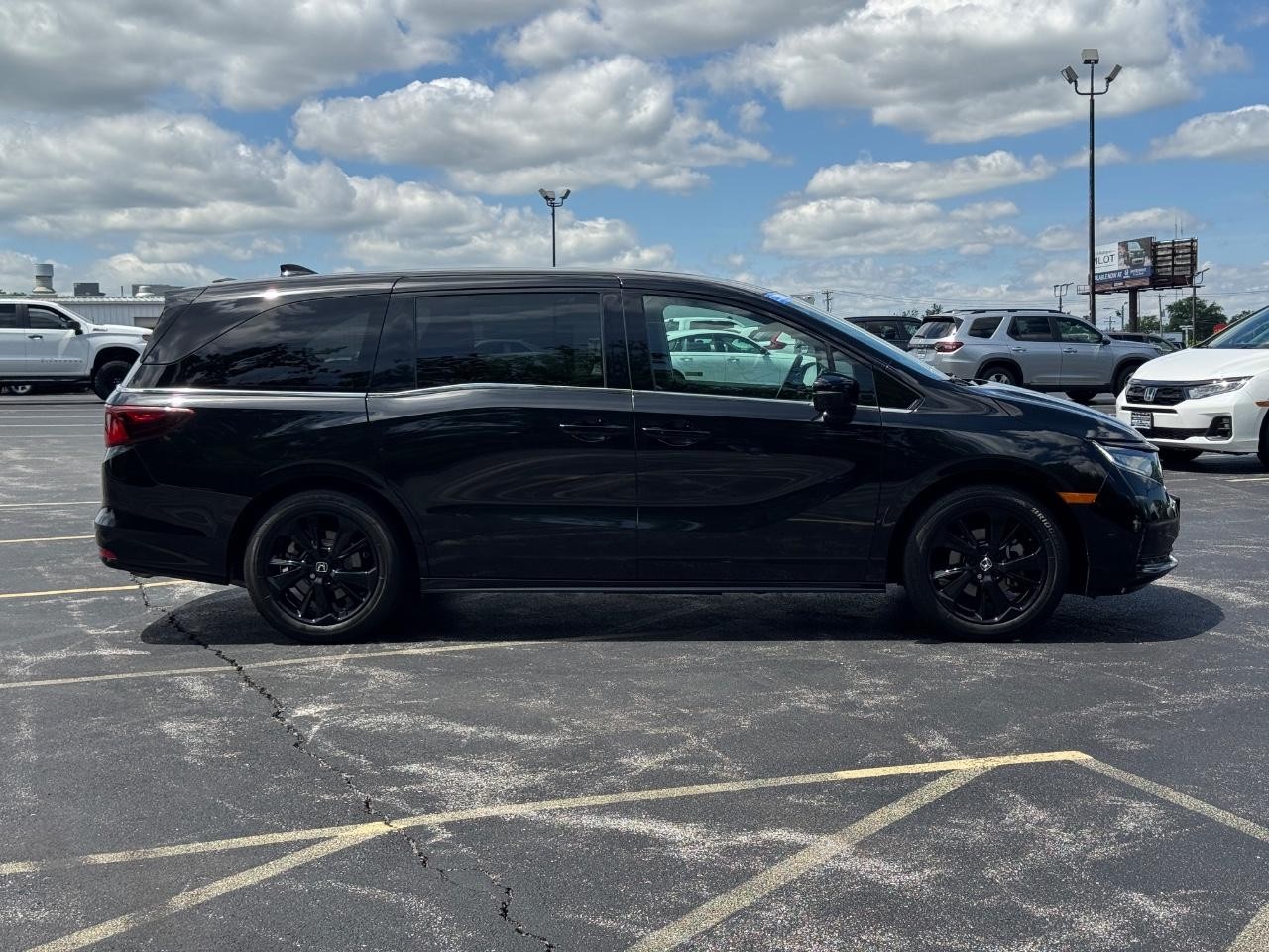 Honda Odyssey Vehicle Full-screen Gallery Image 03