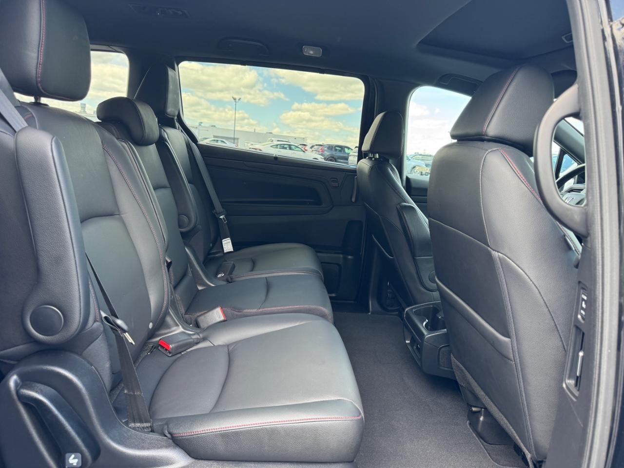 Honda Odyssey Vehicle Full-screen Gallery Image 11