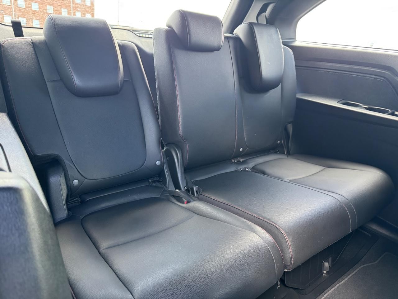 Honda Odyssey Vehicle Full-screen Gallery Image 12