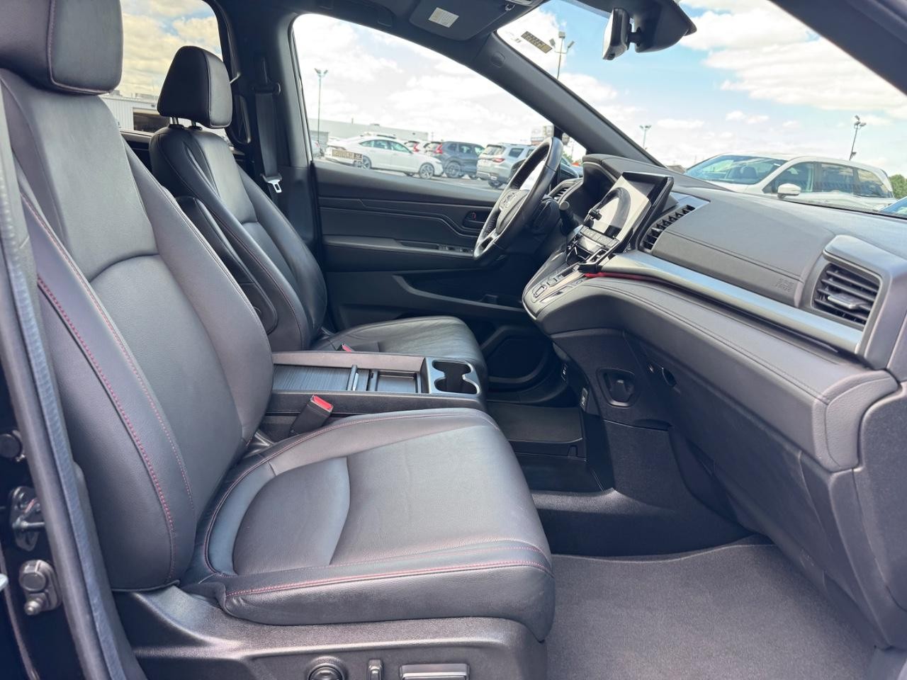 Honda Odyssey Vehicle Full-screen Gallery Image 17