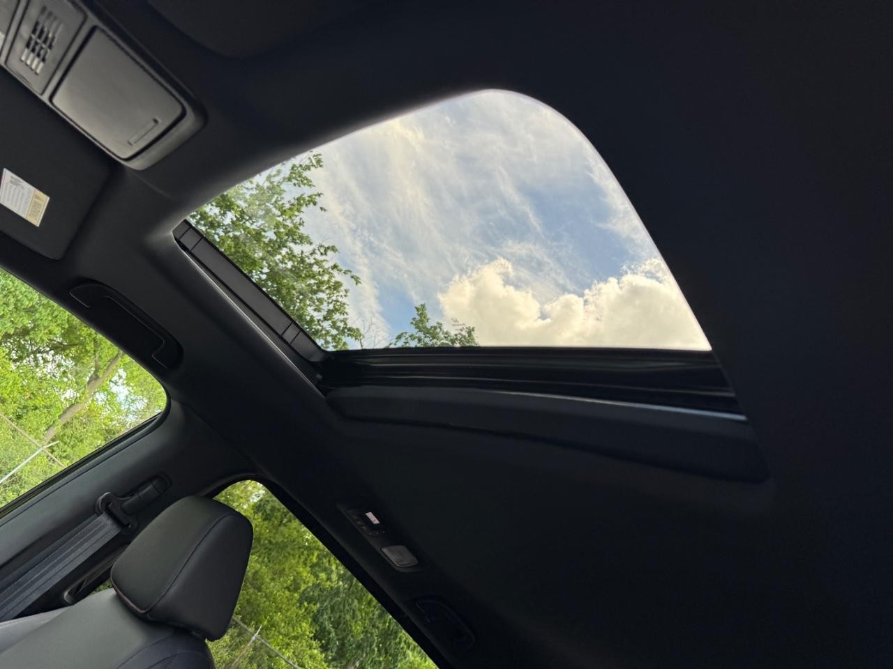 Honda Odyssey Vehicle Full-screen Gallery Image 19