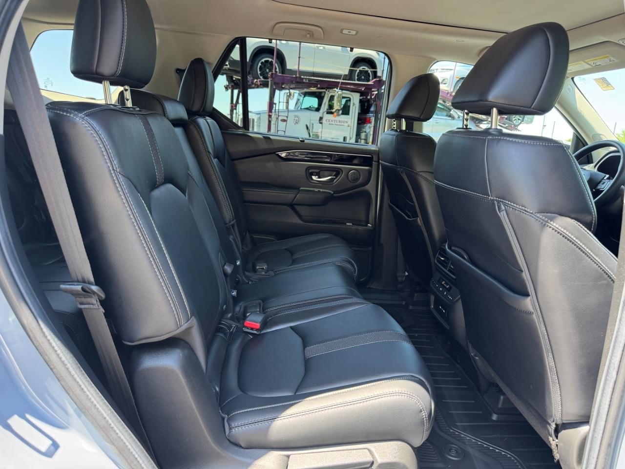 Honda Pilot Vehicle Full-screen Gallery Image 11