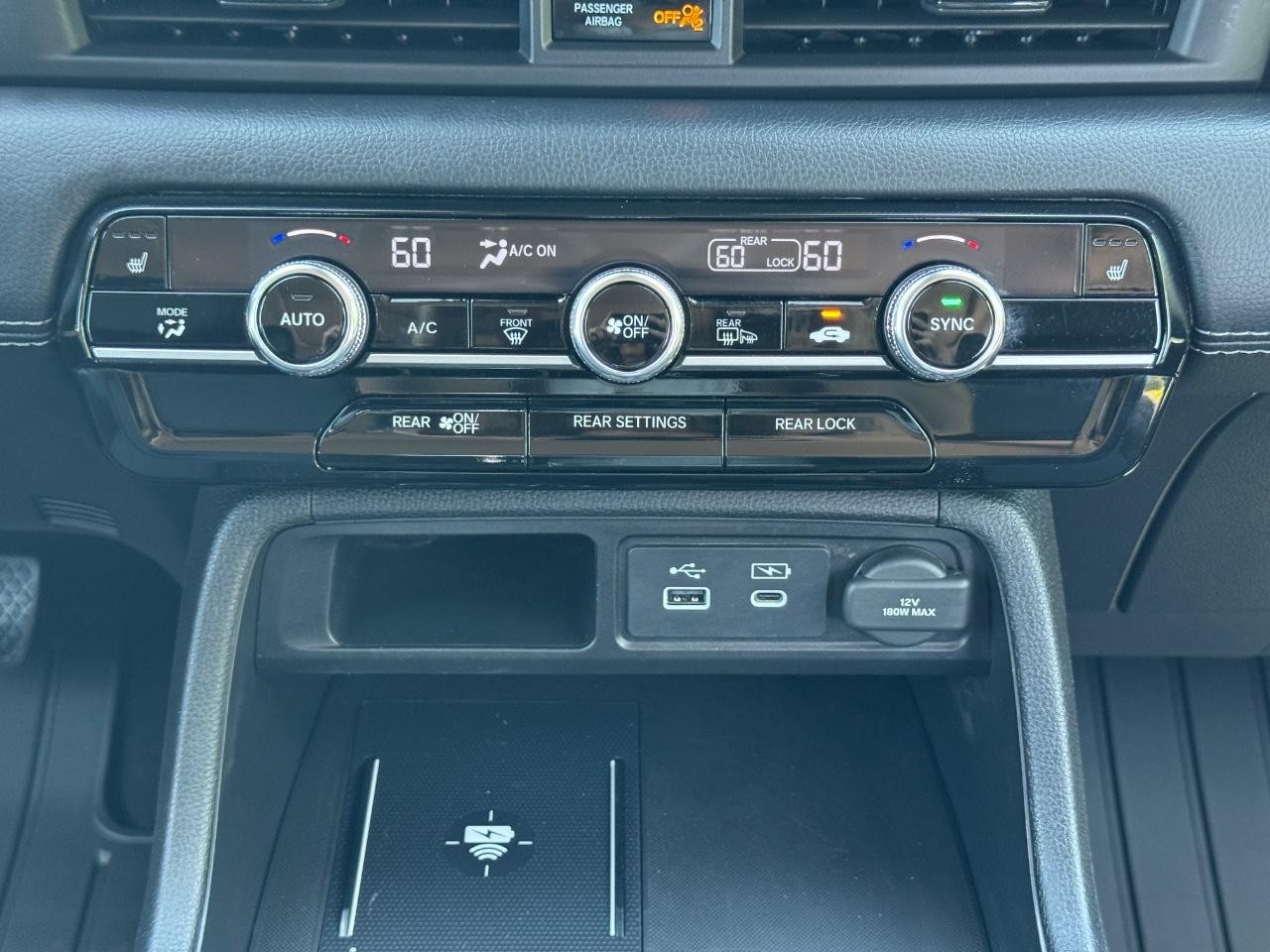 Honda Pilot Vehicle Full-screen Gallery Image 16