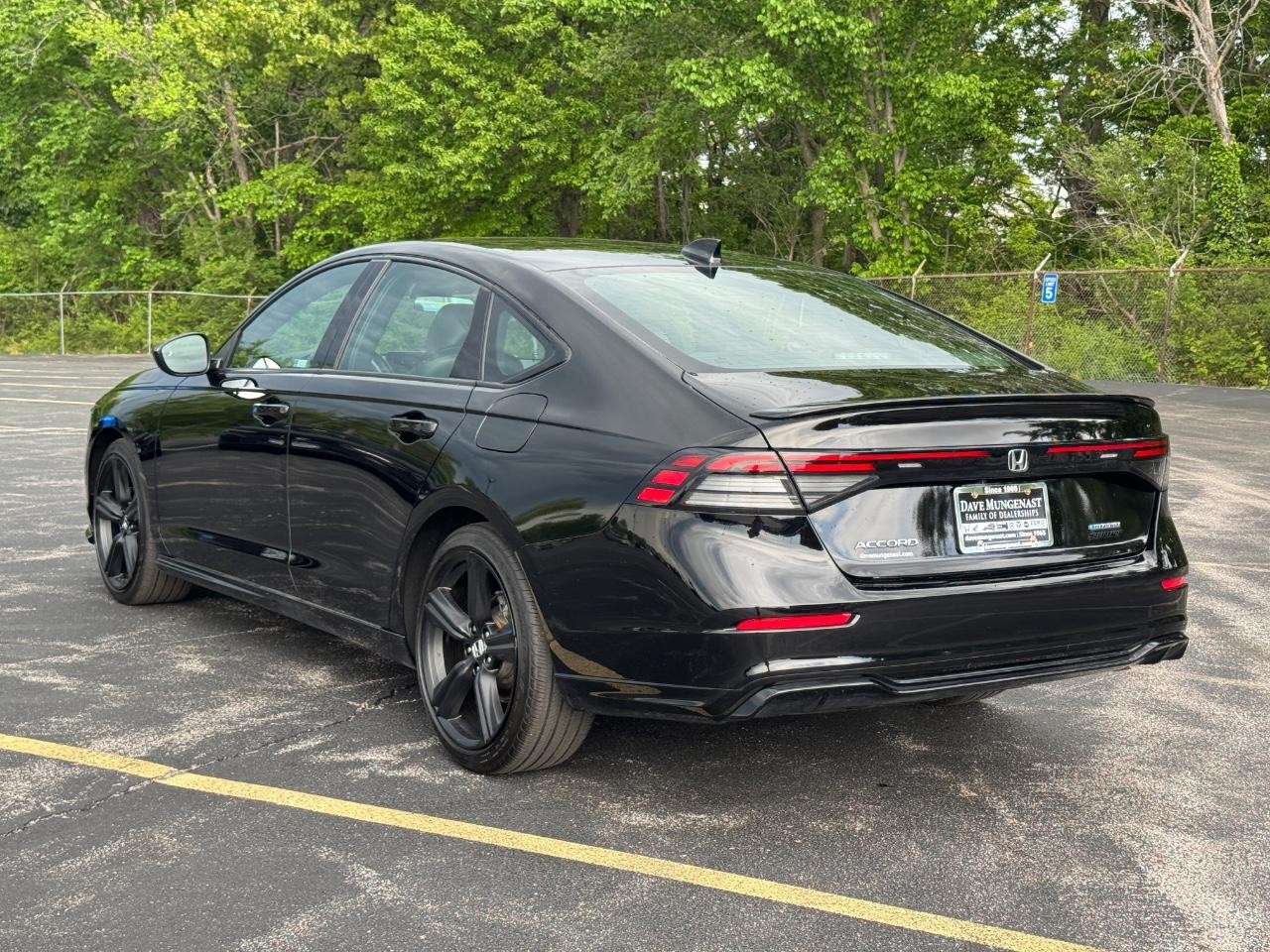 Honda Accord Hybrid Vehicle Full-screen Gallery Image 07