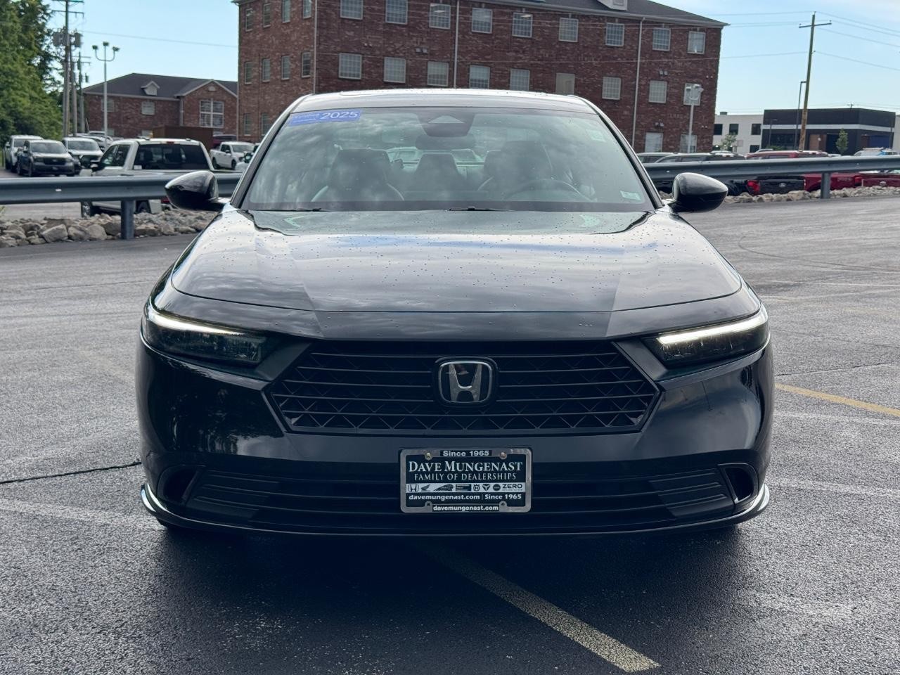 Honda Accord Hybrid Vehicle Full-screen Gallery Image 10