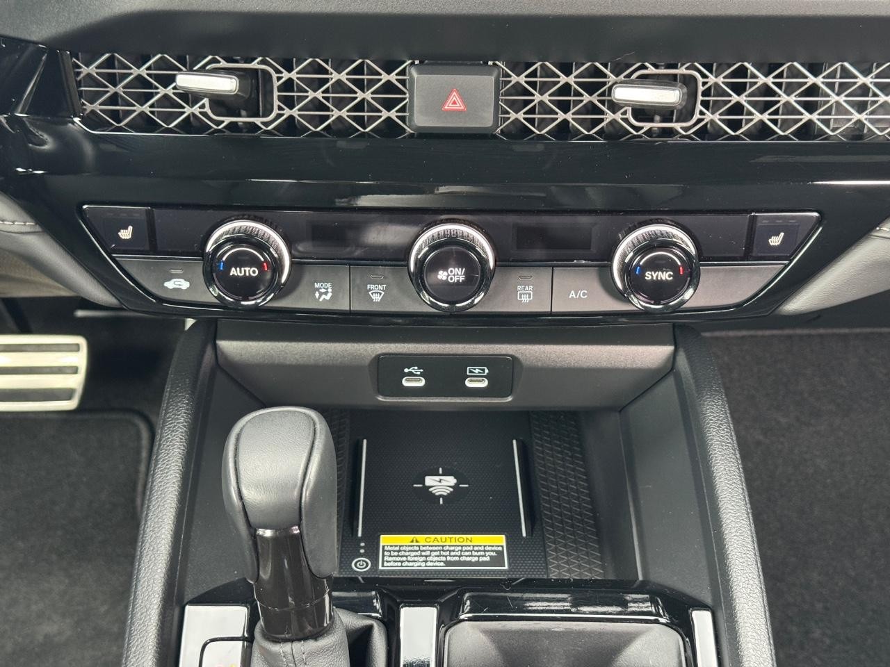 Honda Accord Hybrid Vehicle Full-screen Gallery Image 15