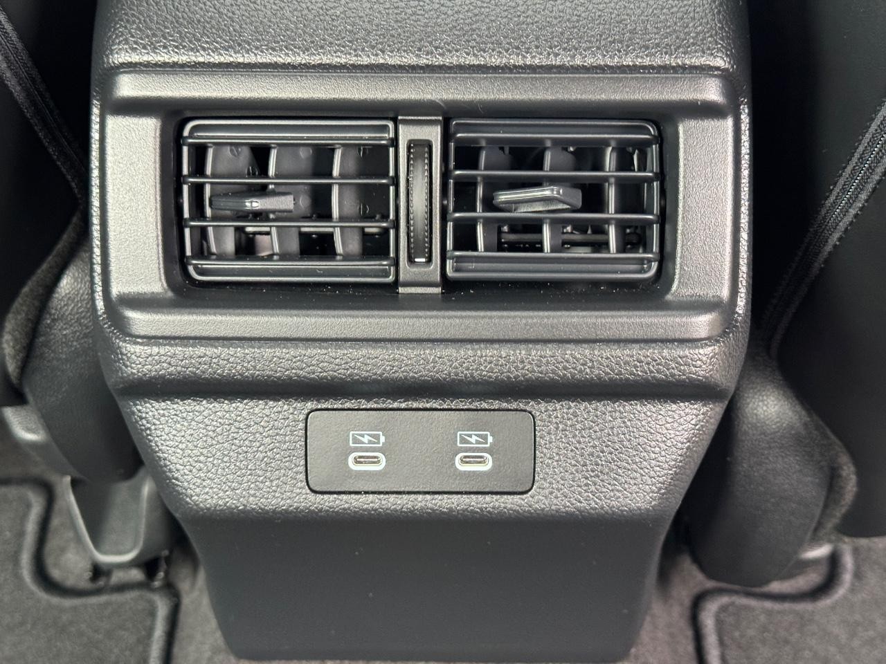 Honda Accord Hybrid Vehicle Full-screen Gallery Image 17