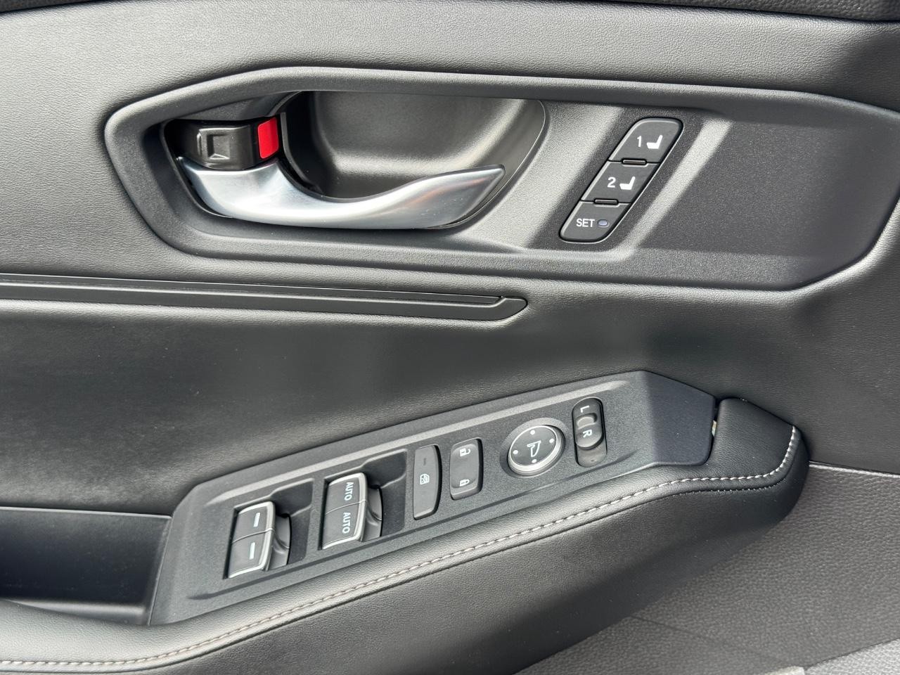 Honda Accord Hybrid Vehicle Full-screen Gallery Image 25