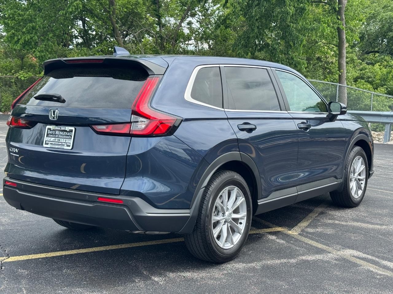 Honda CR-V Vehicle Full-screen Gallery Image 04