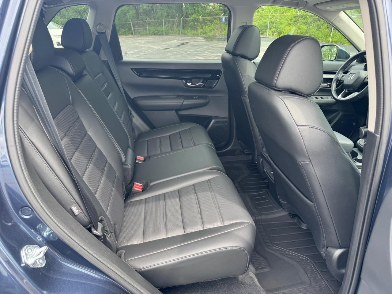 Honda CR-V Vehicle Full-screen Gallery Image 11