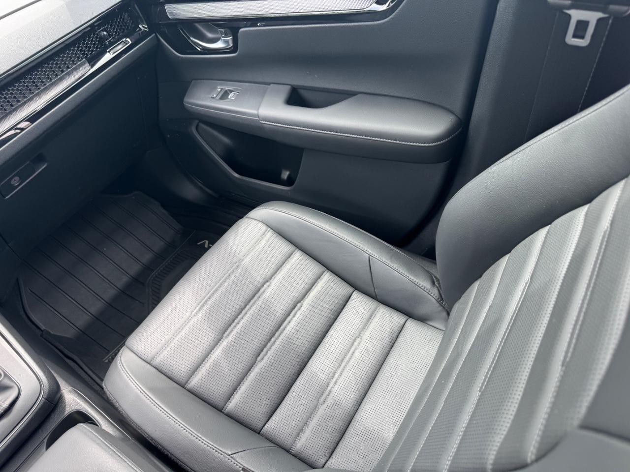 Honda CR-V Vehicle Full-screen Gallery Image 16