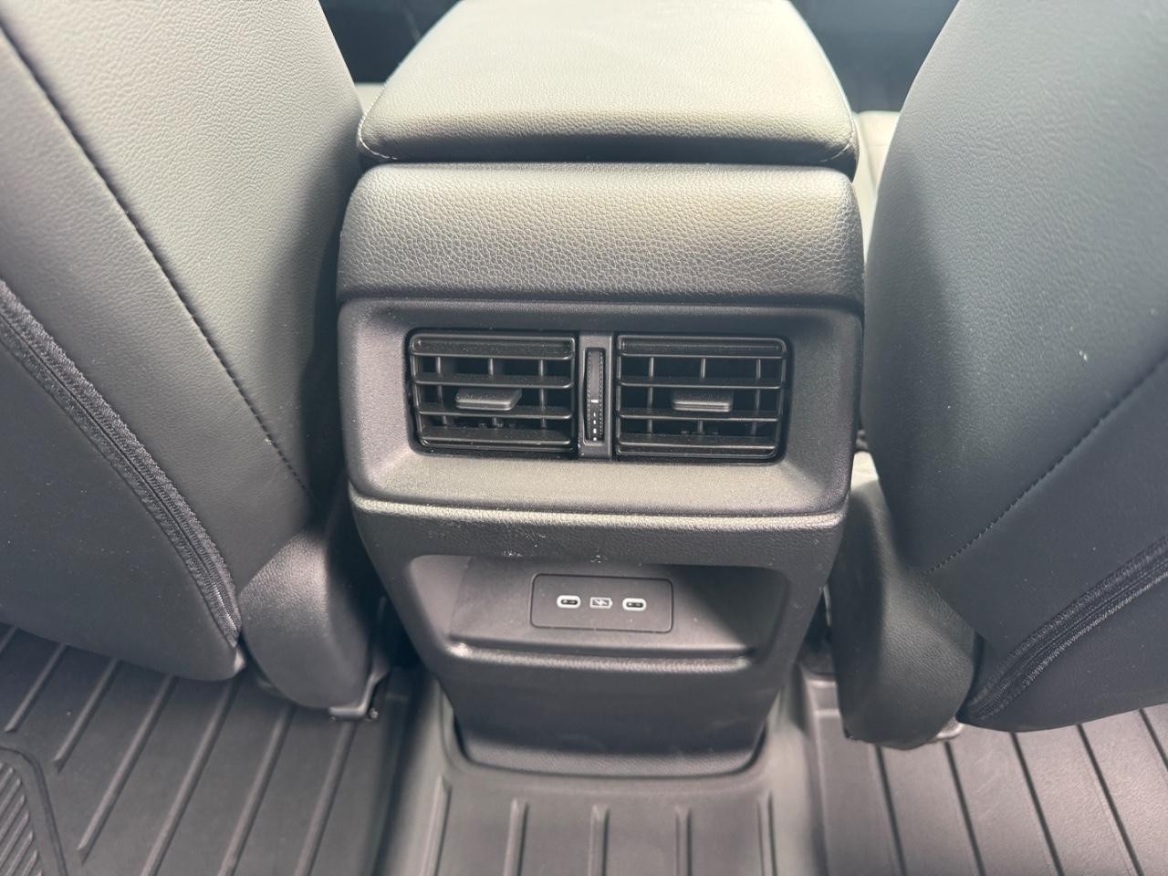 Honda CR-V Vehicle Full-screen Gallery Image 17