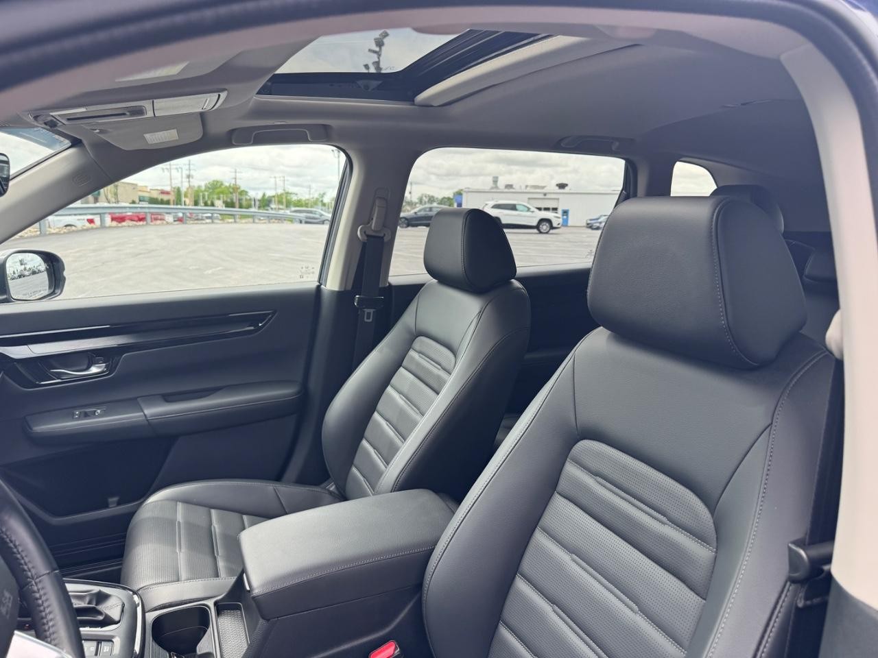 Honda CR-V Vehicle Full-screen Gallery Image 18