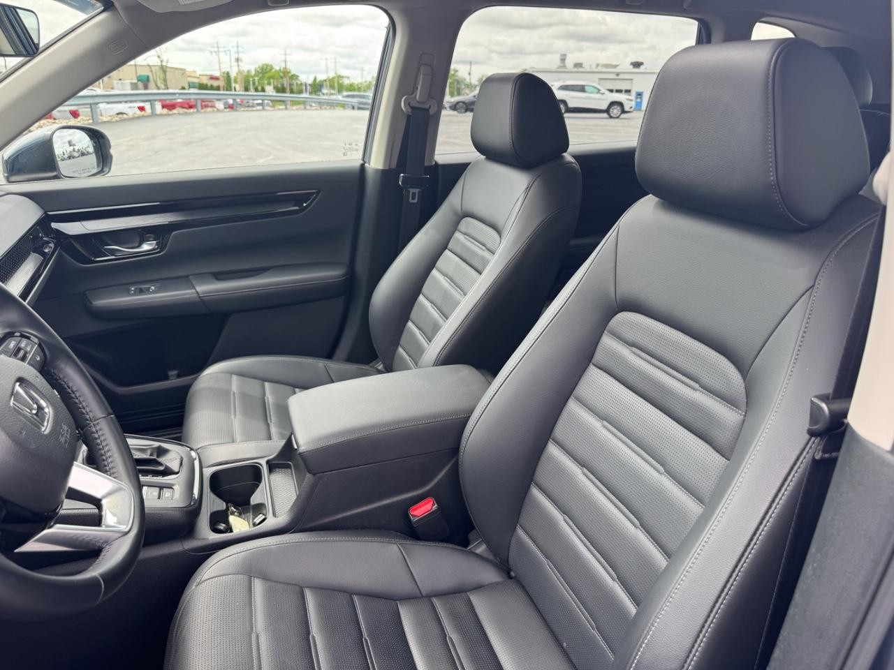 Honda CR-V Vehicle Full-screen Gallery Image 19