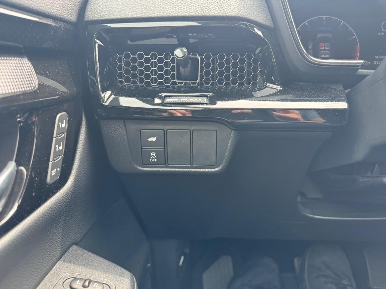 Honda CR-V Vehicle Full-screen Gallery Image 28