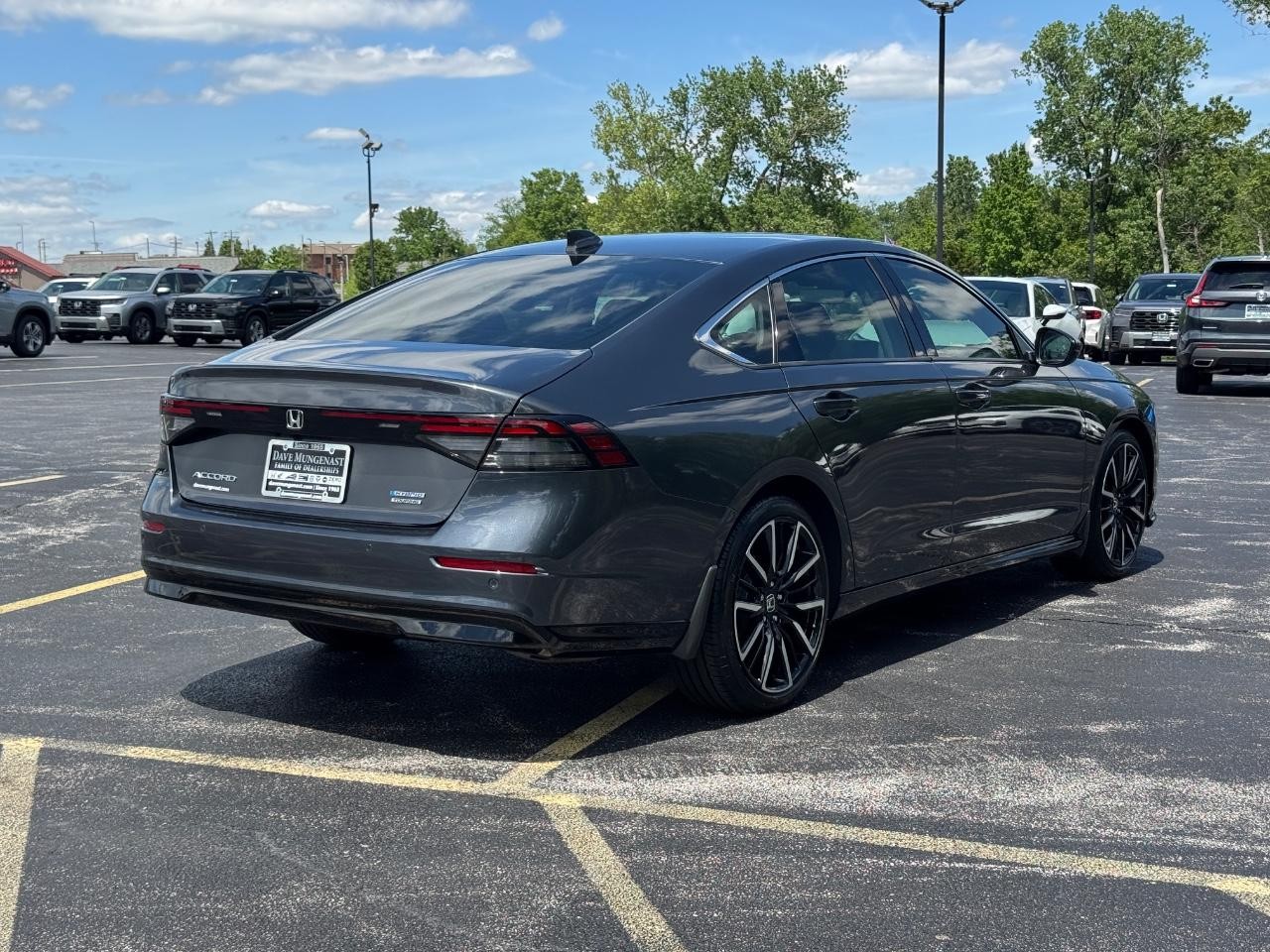 Honda Accord Hybrid Vehicle Full-screen Gallery Image 04