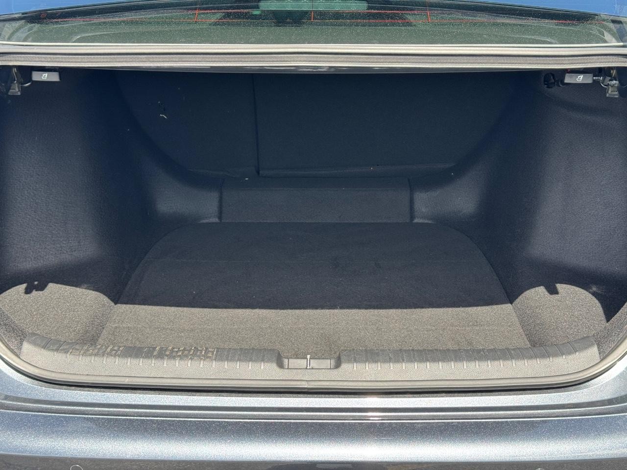 Honda Accord Hybrid Vehicle Full-screen Gallery Image 05