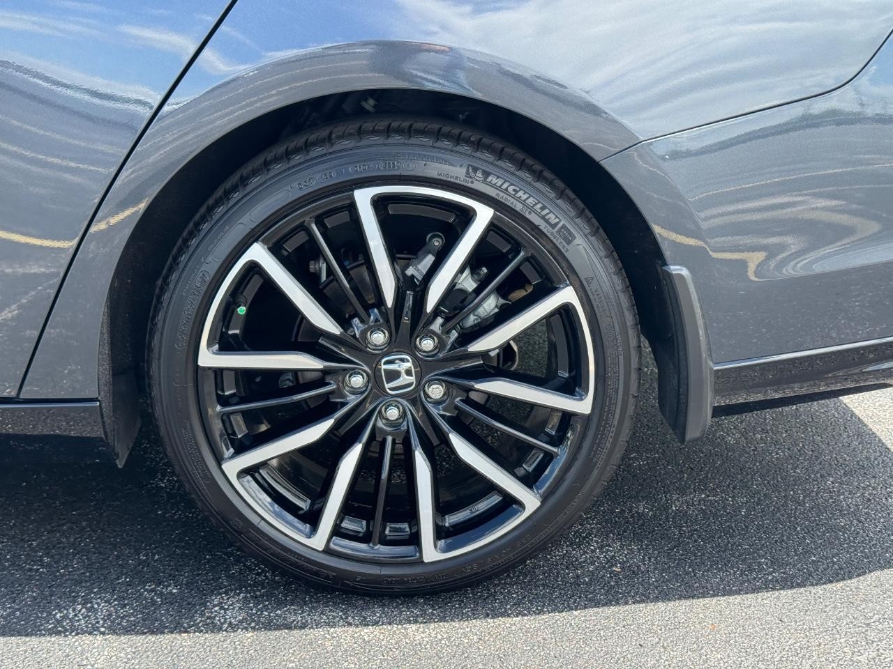 Honda Accord Hybrid Vehicle Full-screen Gallery Image 08