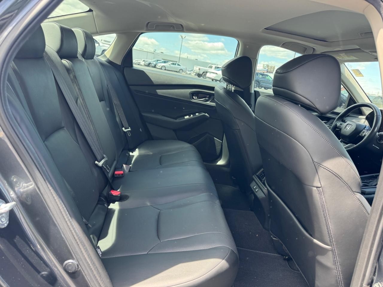 Honda Accord Hybrid Vehicle Full-screen Gallery Image 11