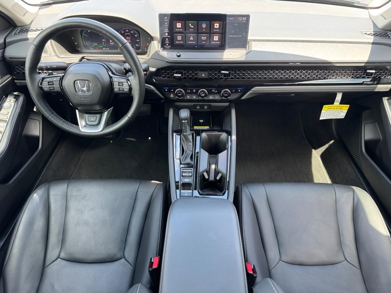 Honda Accord Hybrid Vehicle Full-screen Gallery Image 12