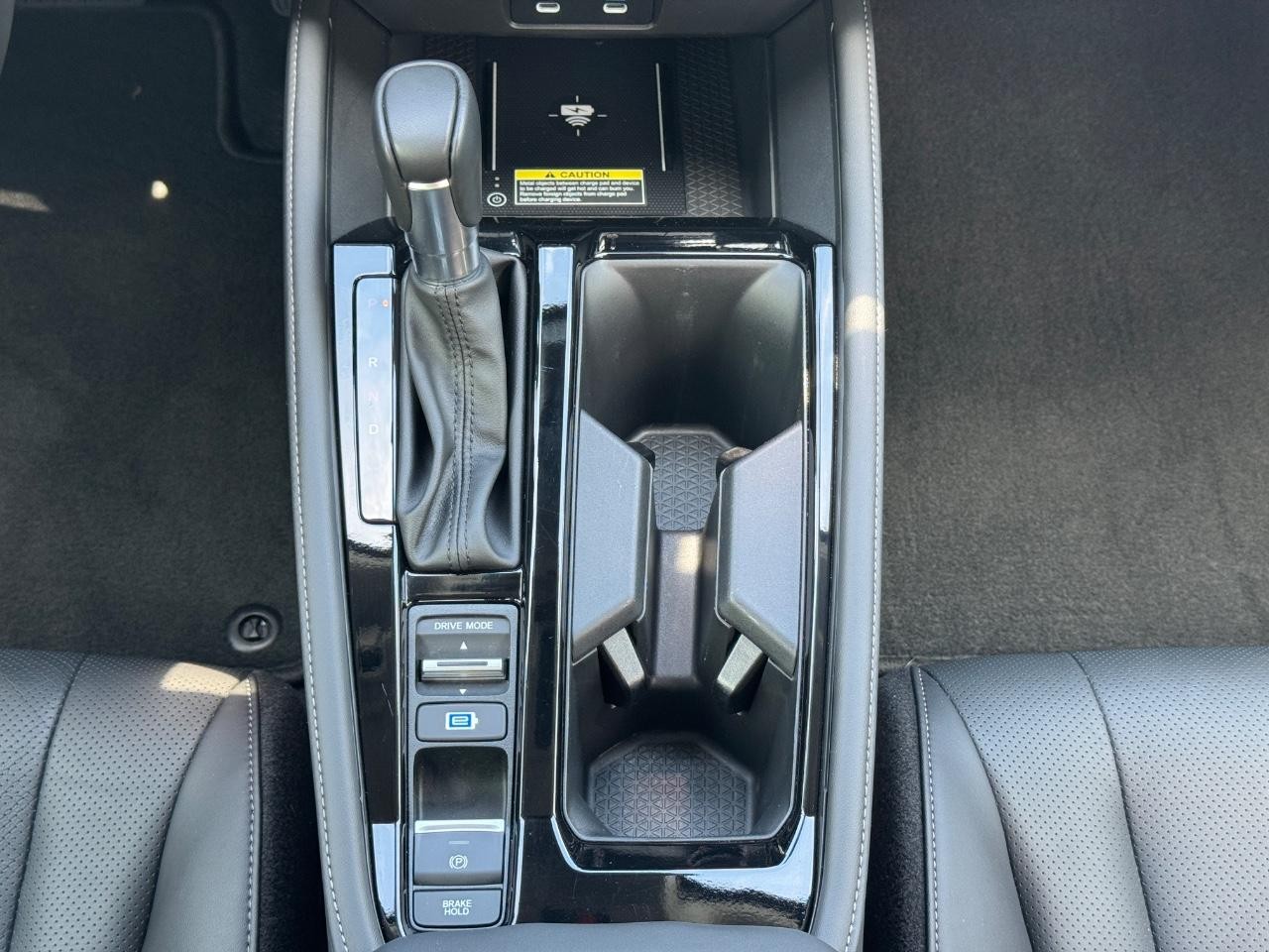 Honda Accord Hybrid Vehicle Full-screen Gallery Image 16