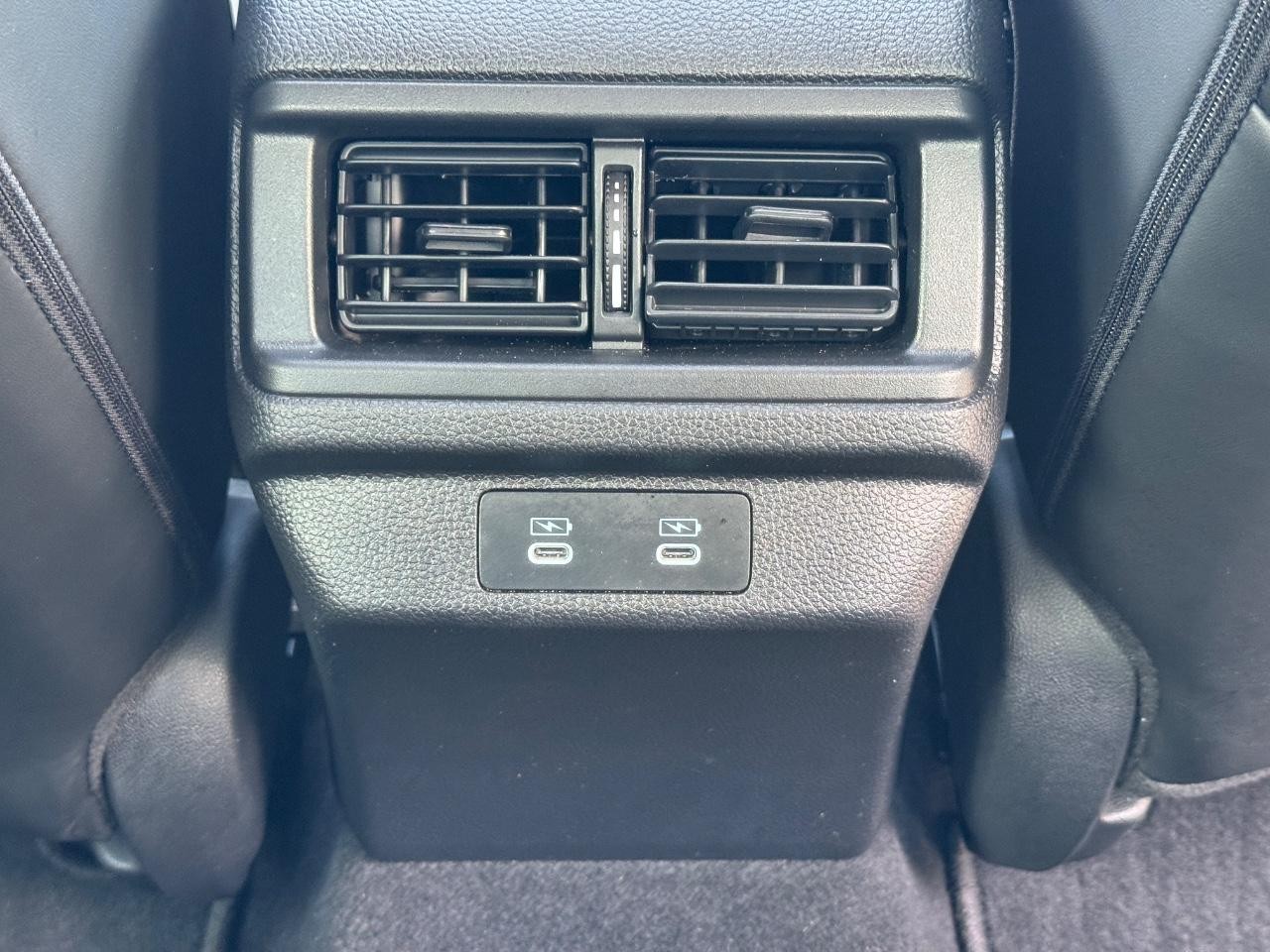 Honda Accord Hybrid Vehicle Full-screen Gallery Image 17