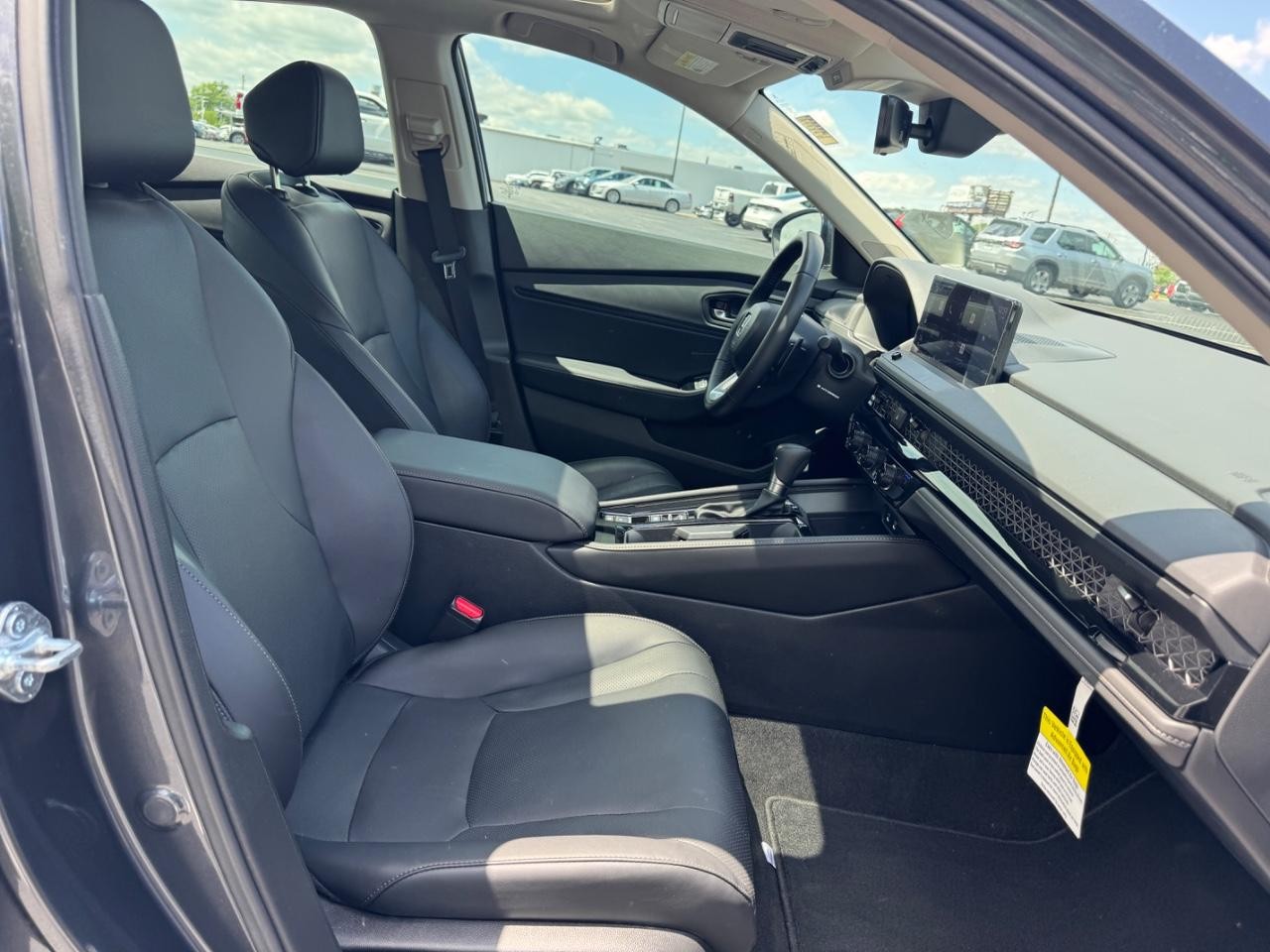 Honda Accord Hybrid Vehicle Full-screen Gallery Image 18