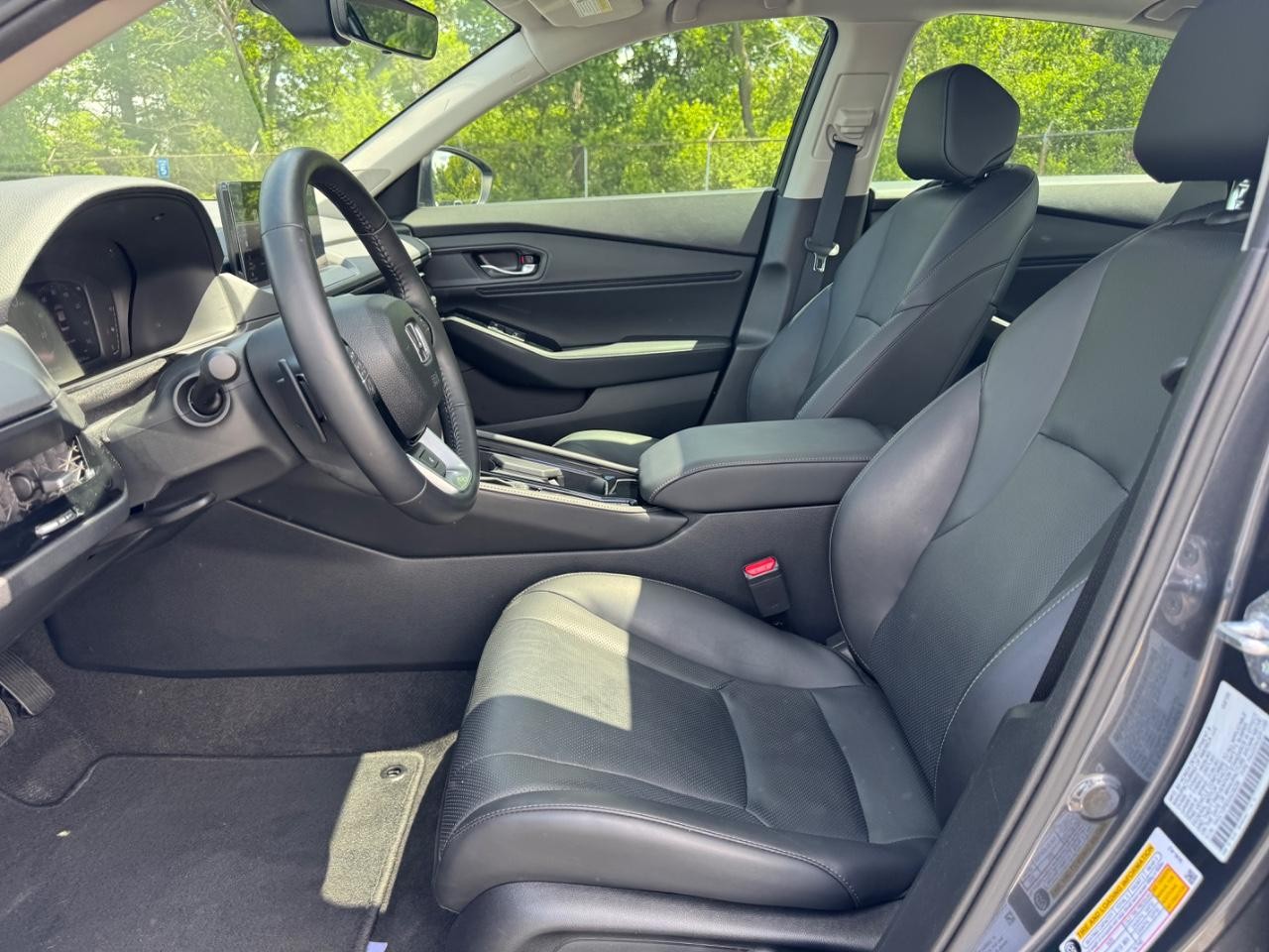 Honda Accord Hybrid Vehicle Full-screen Gallery Image 19