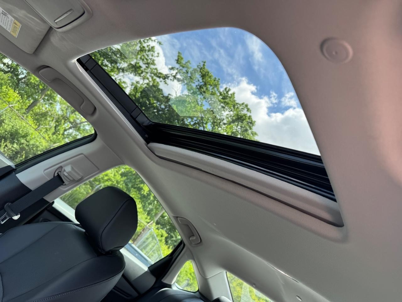 Honda Accord Hybrid Vehicle Full-screen Gallery Image 20