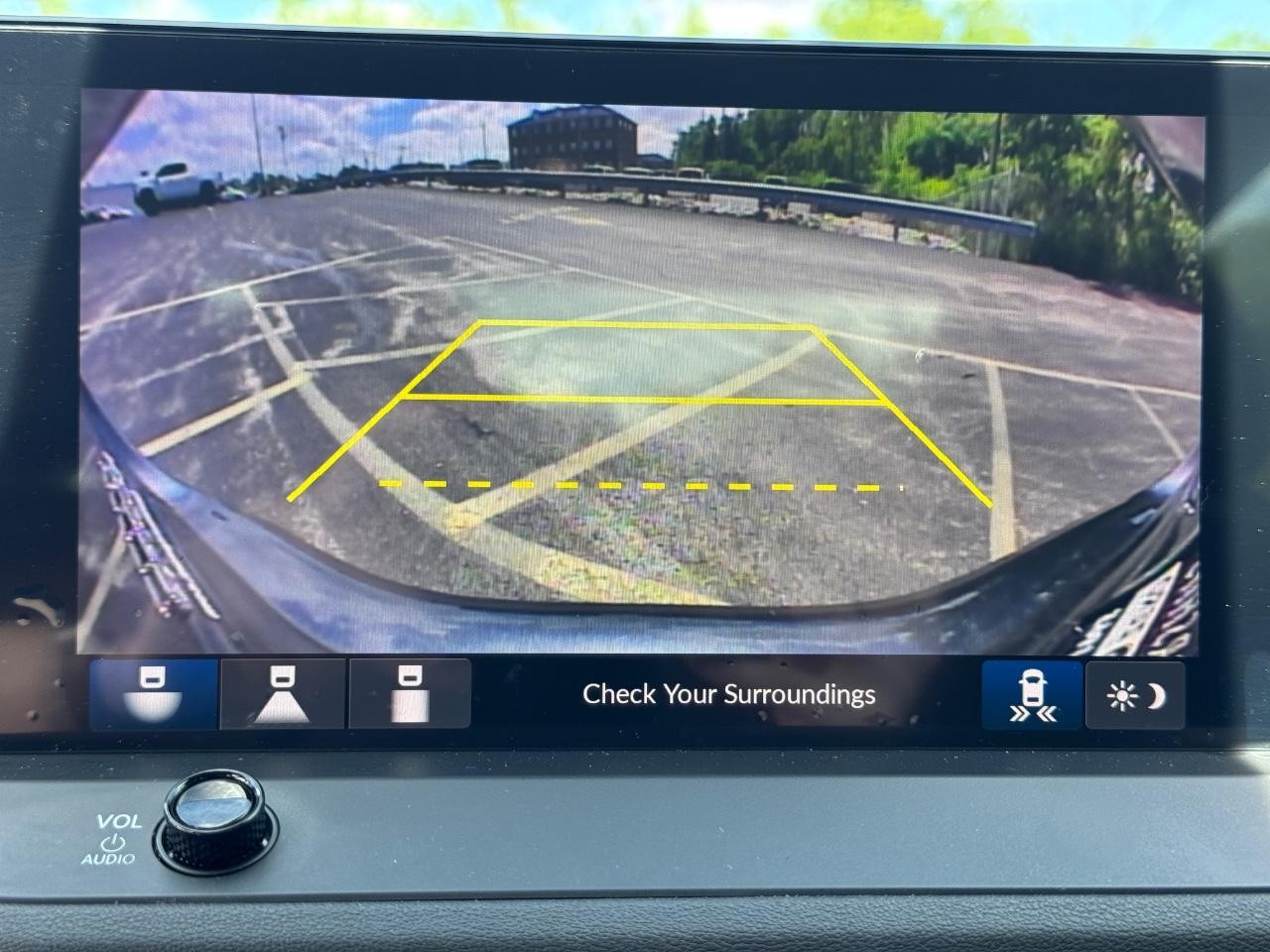 Honda Accord Hybrid Vehicle Full-screen Gallery Image 24