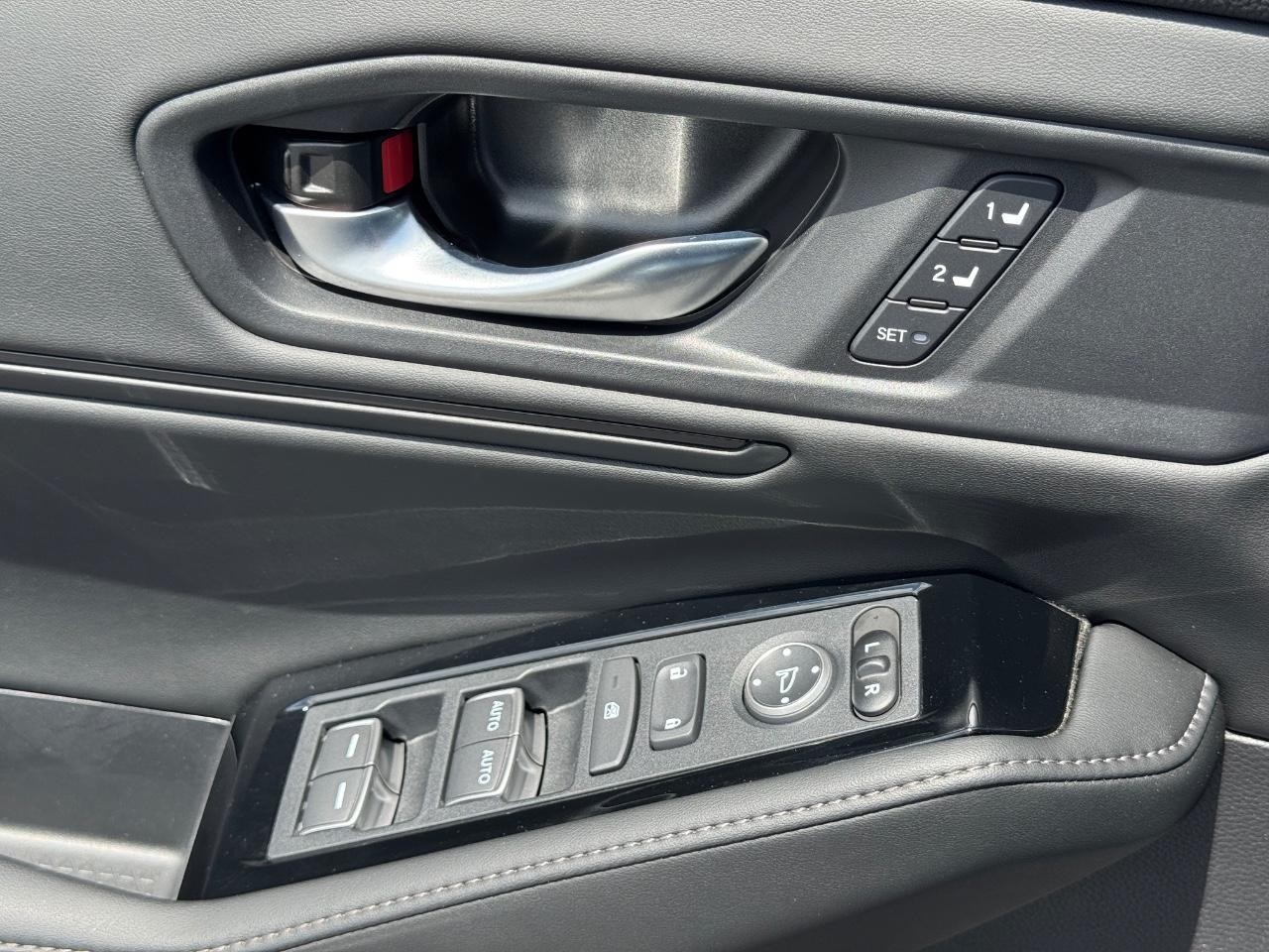 Honda Accord Hybrid Vehicle Full-screen Gallery Image 26