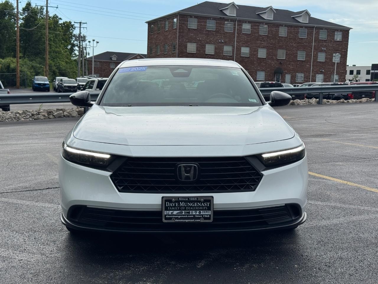 Honda Accord Hybrid Vehicle Full-screen Gallery Image 10