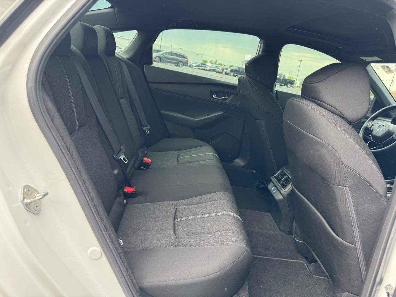 Honda Accord Hybrid Vehicle Full-screen Gallery Image 11