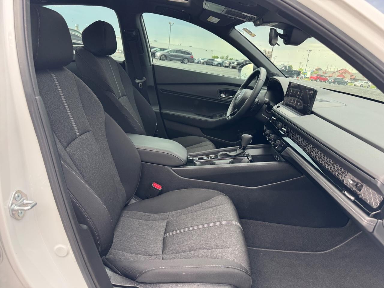Honda Accord Hybrid Vehicle Full-screen Gallery Image 18