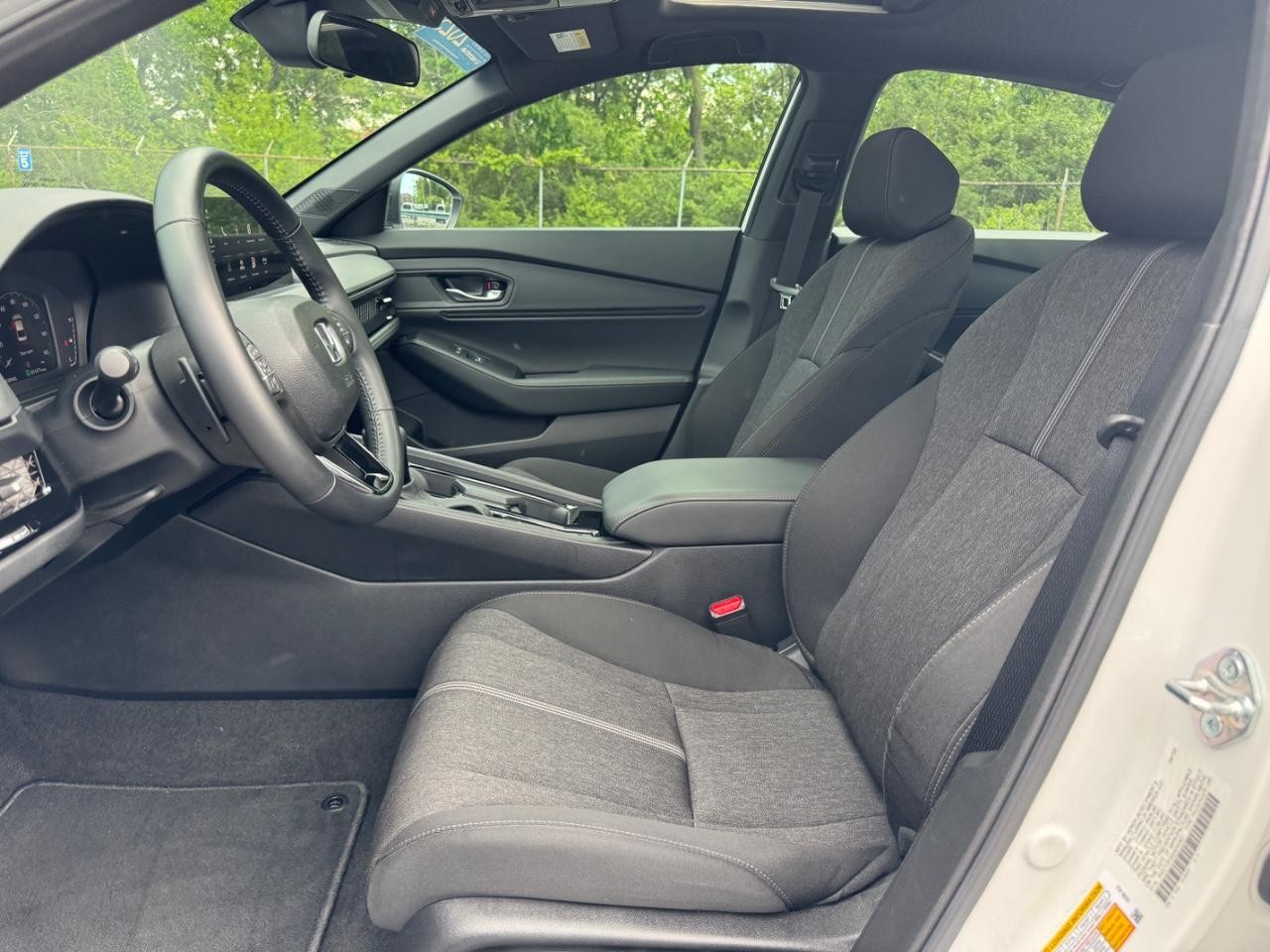 Honda Accord Hybrid Vehicle Full-screen Gallery Image 19