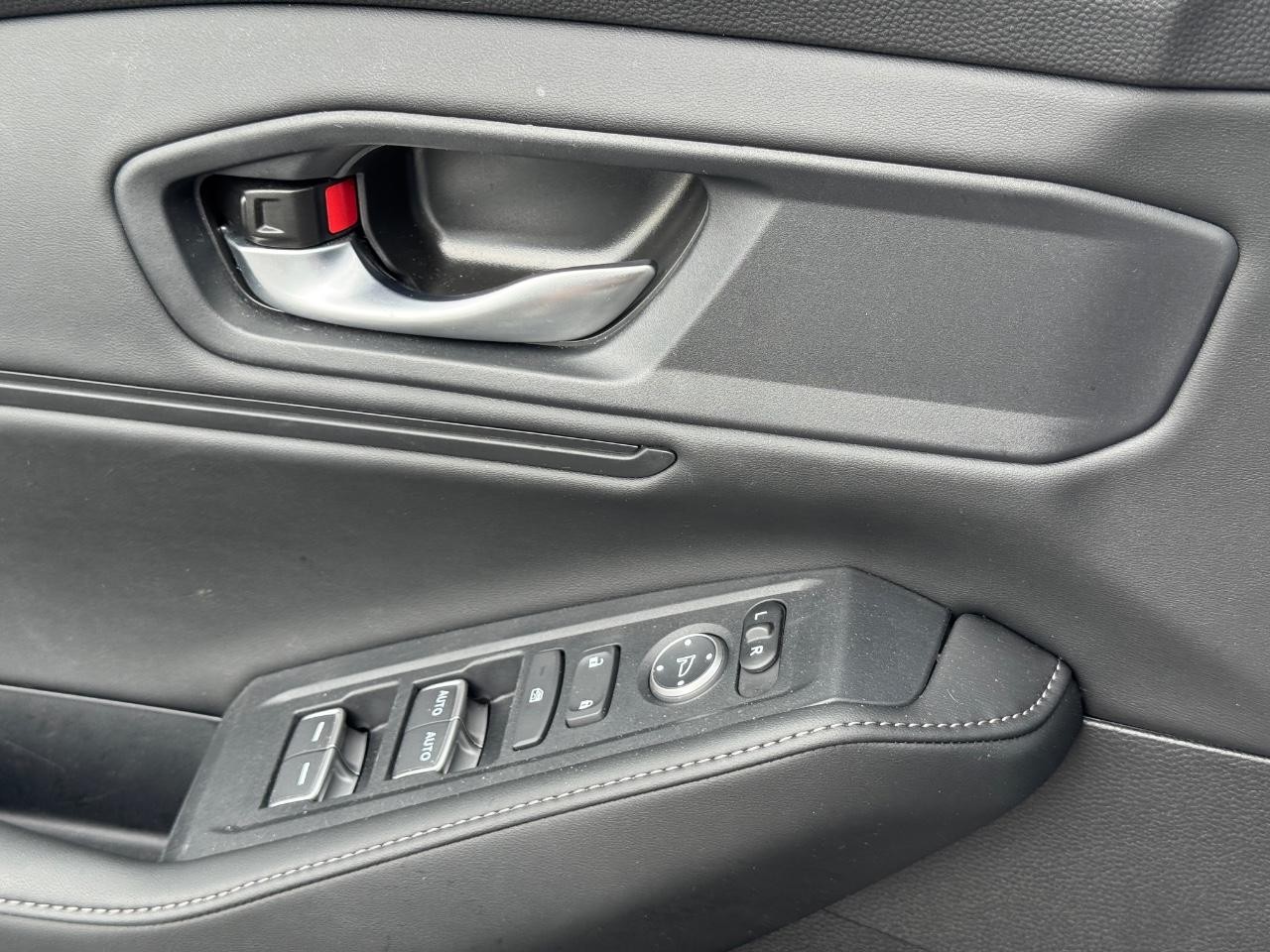 Honda Accord Hybrid Vehicle Full-screen Gallery Image 25