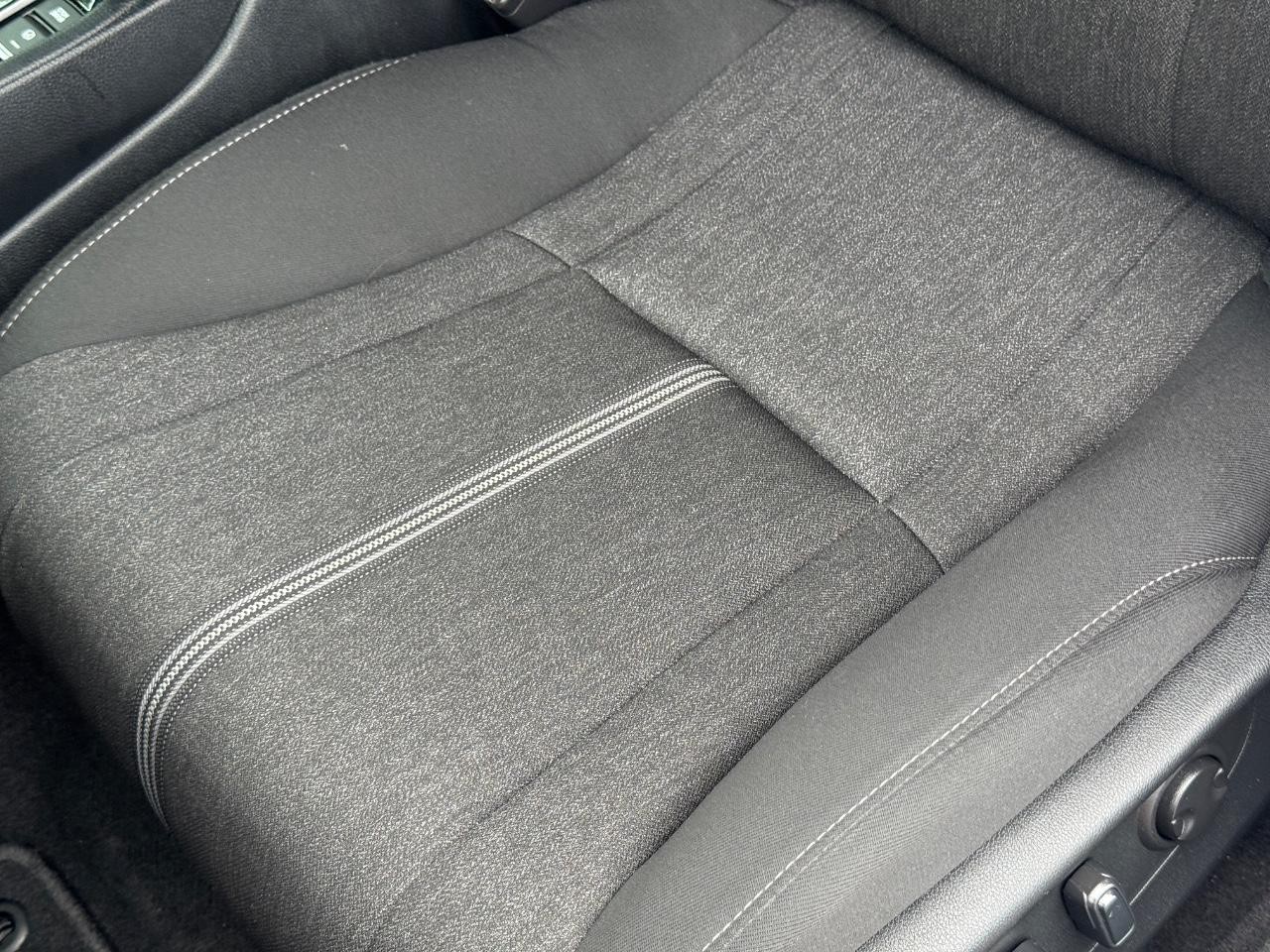 Honda Accord Hybrid Vehicle Full-screen Gallery Image 26